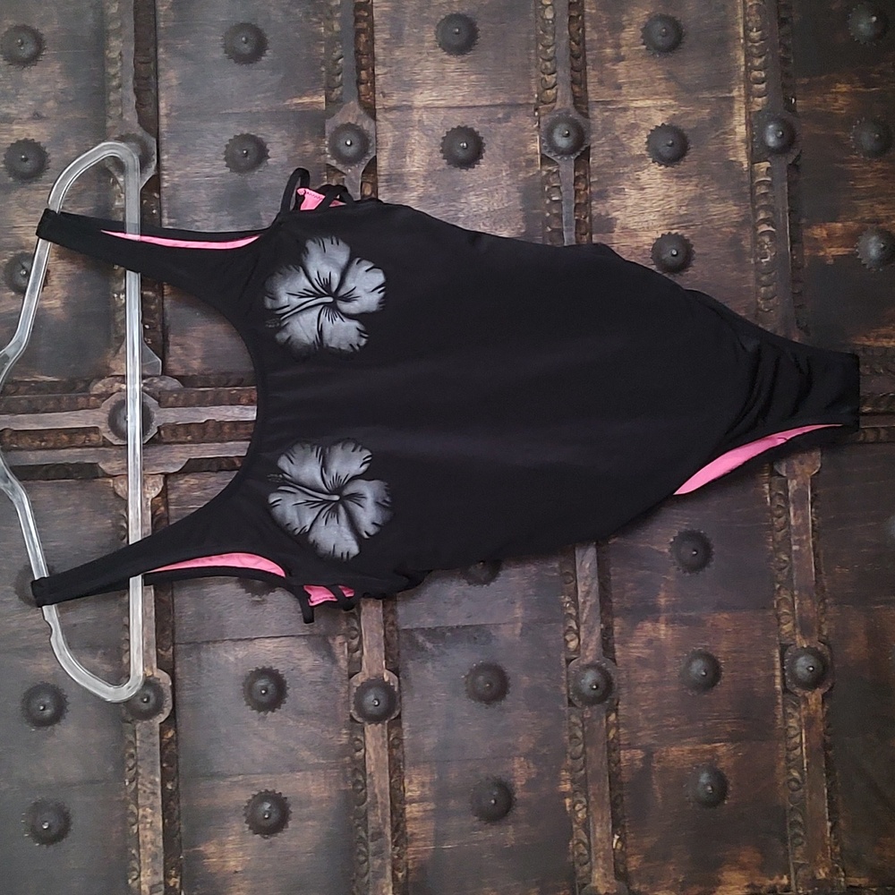 One Piece Swim Suit Hibiscus 🌺 Sexy Pink Victoria Secret